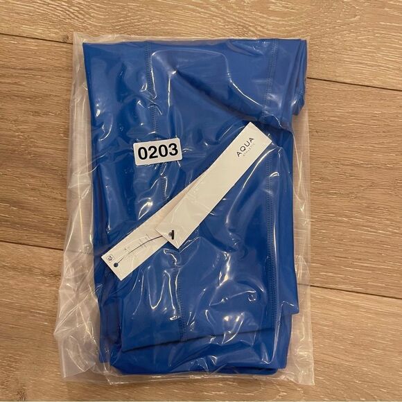 AQUA Athletic
High Rise Leggings - Picture 3 of 4